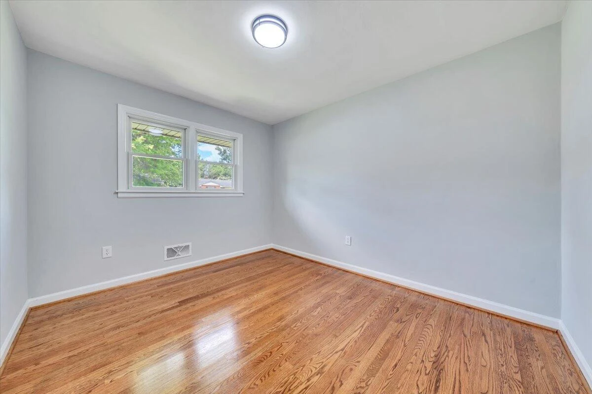 915 Chester AVE - Photo 17