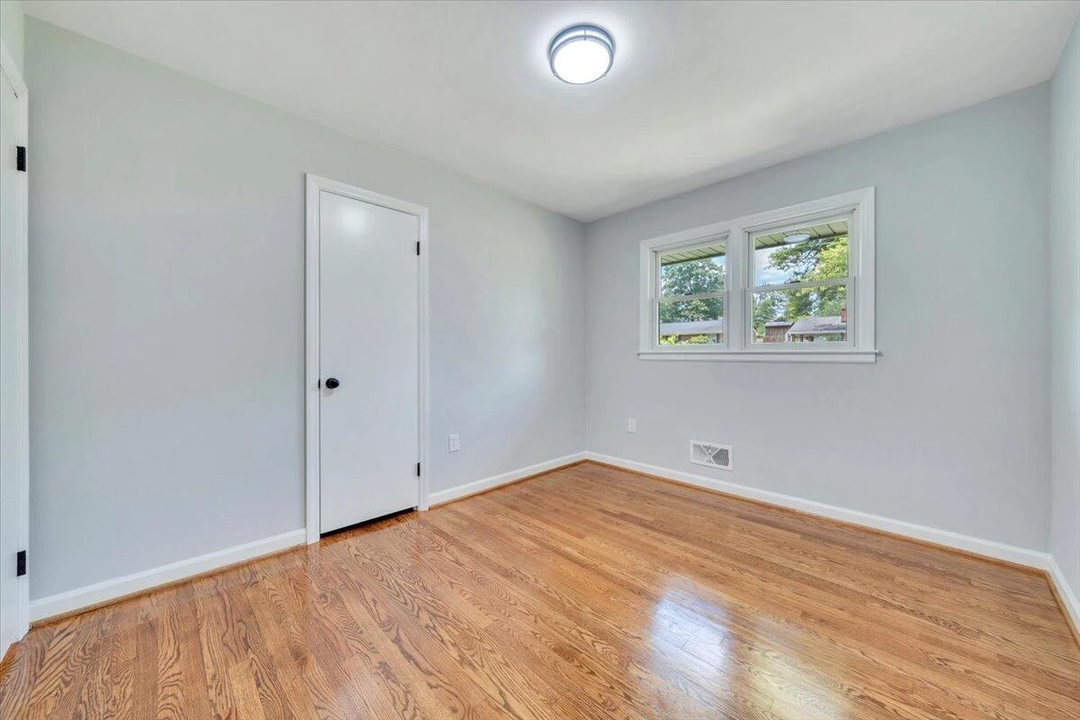 915 Chester AVE - Photo 18