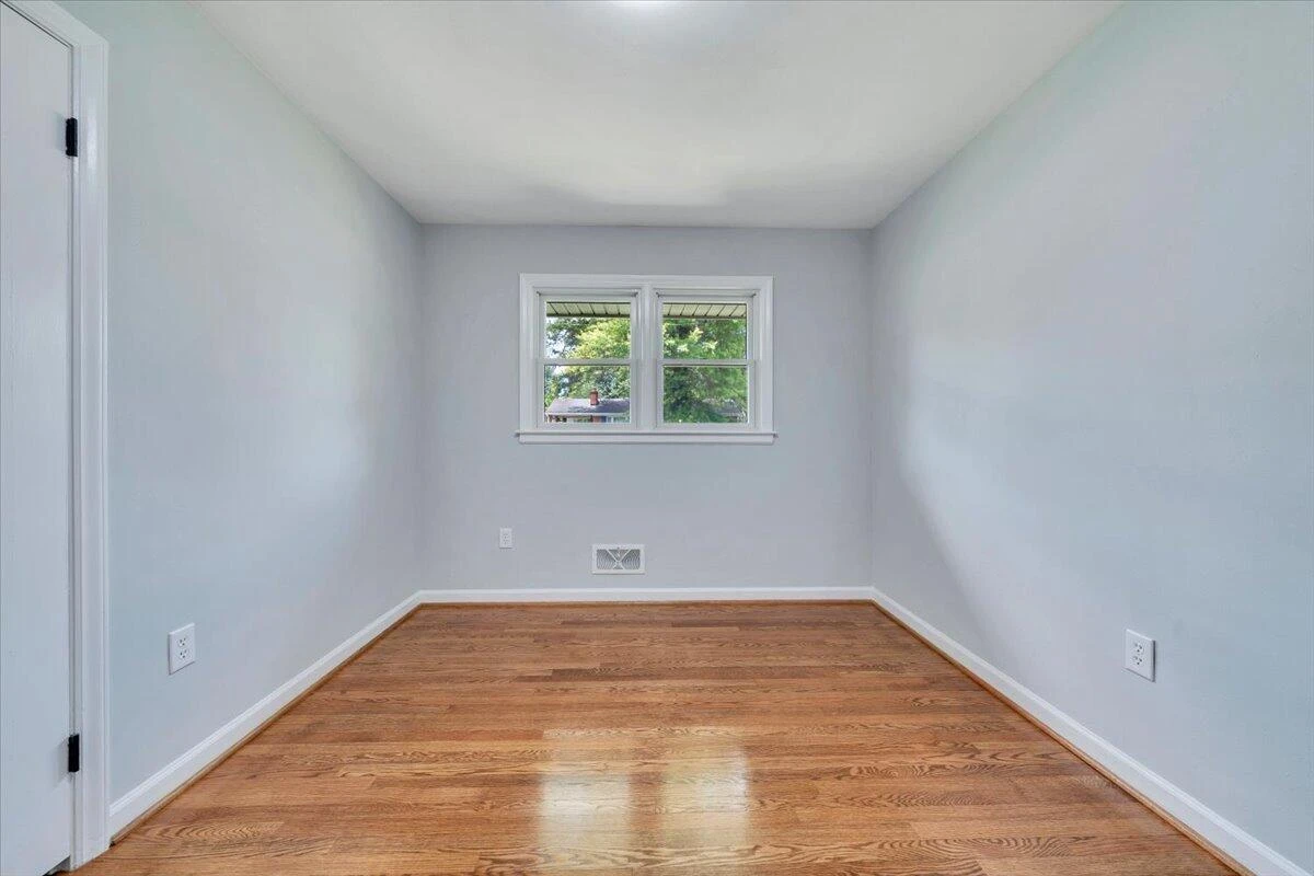 915 Chester AVE - Photo 19
