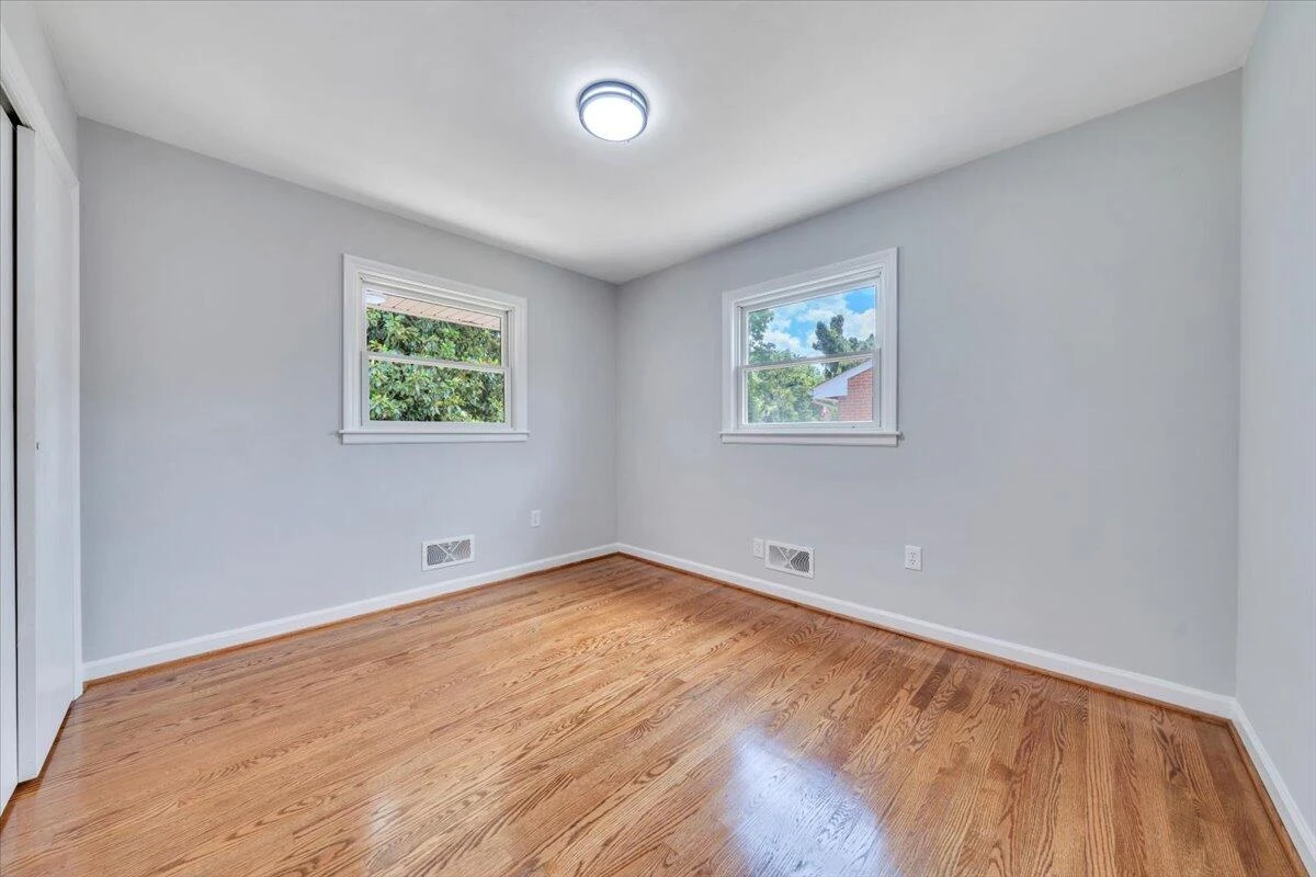 915 Chester AVE - Photo 23