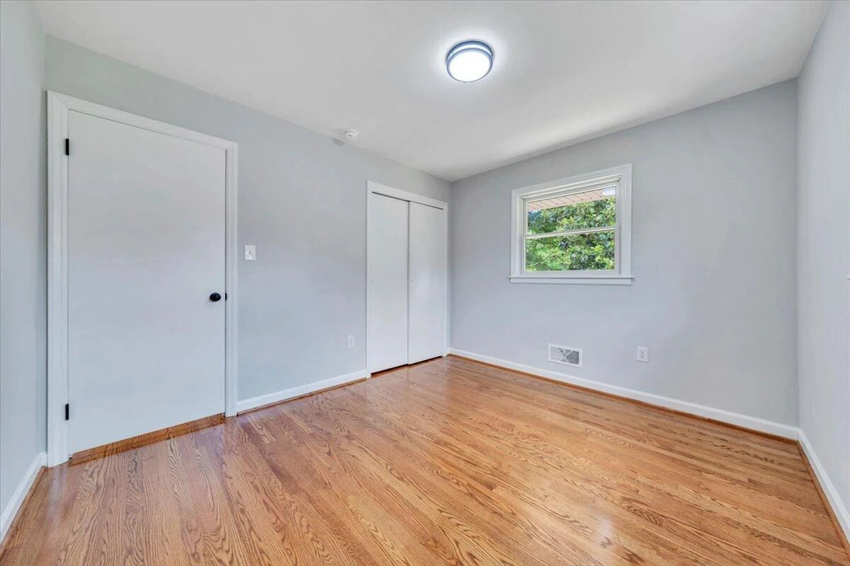 915 Chester AVE - Photo 24