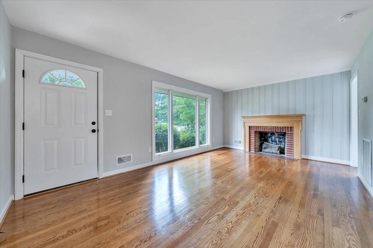 915 Chester AVE - Photo 3