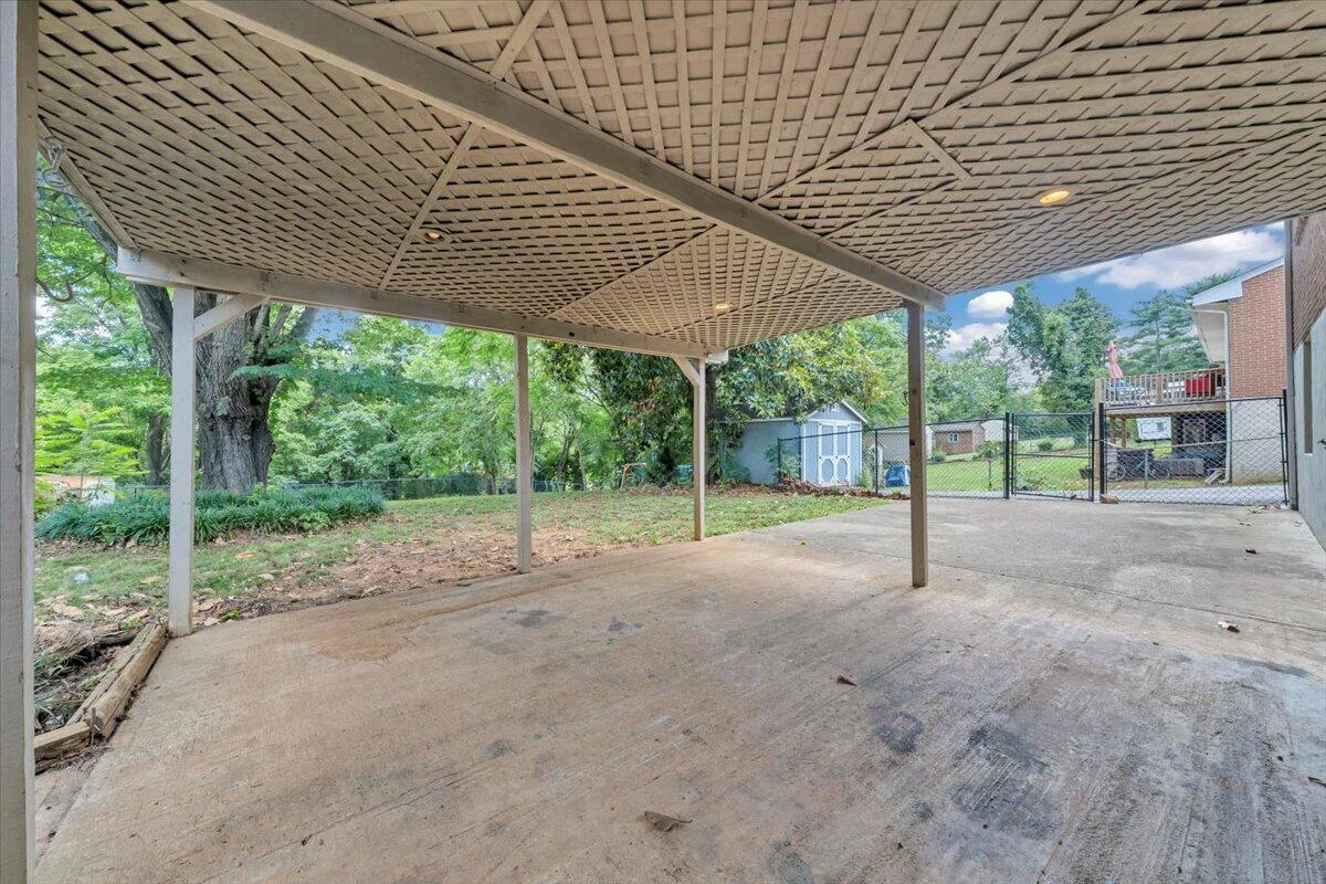 915 Chester AVE - Photo 39