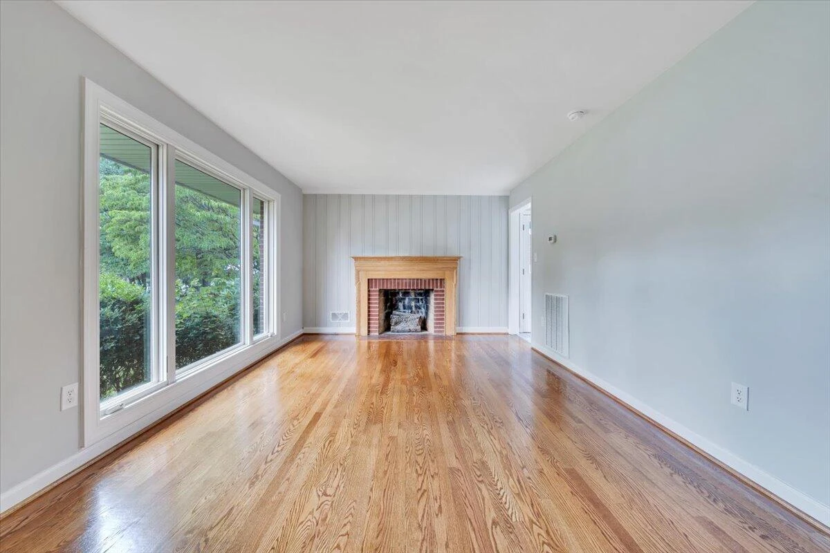 915 Chester AVE - Photo 4