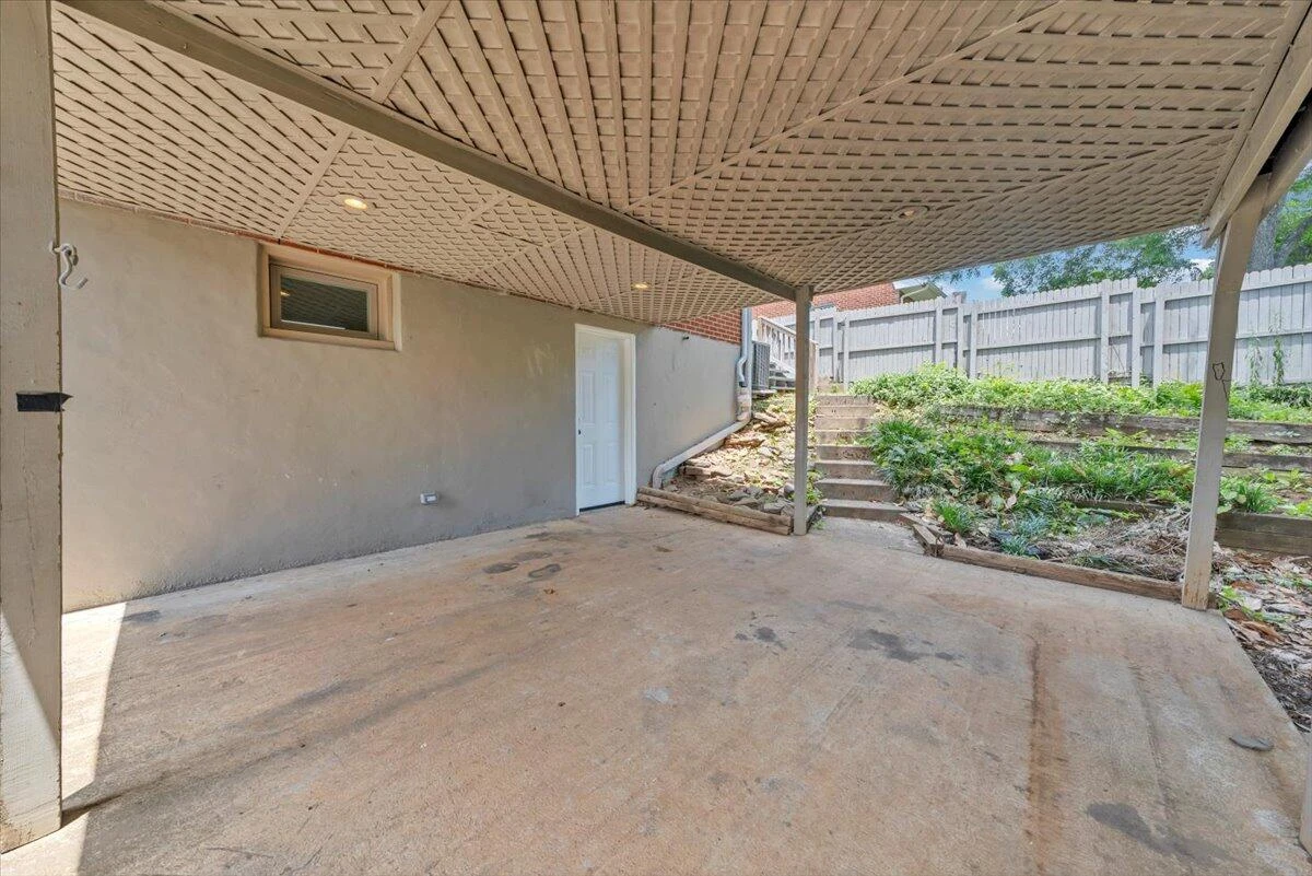 915 Chester AVE - Photo 40