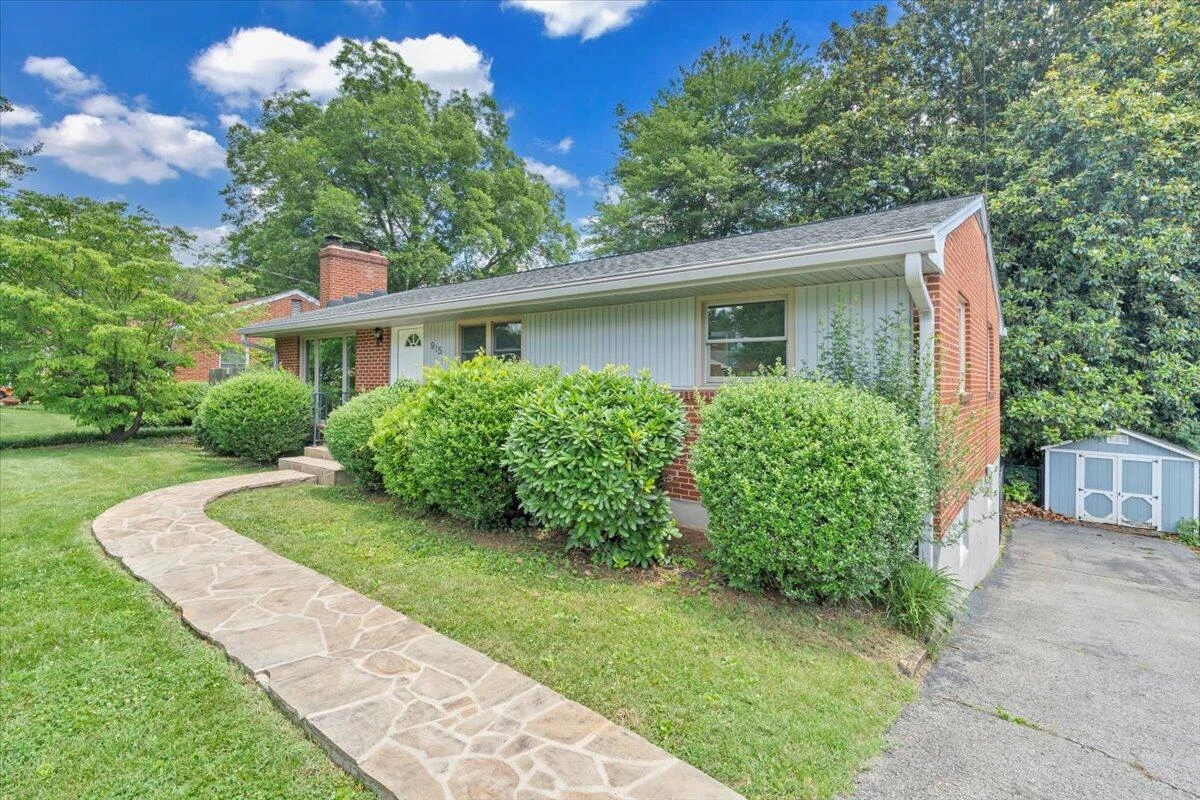 915 Chester AVE - Photo 47