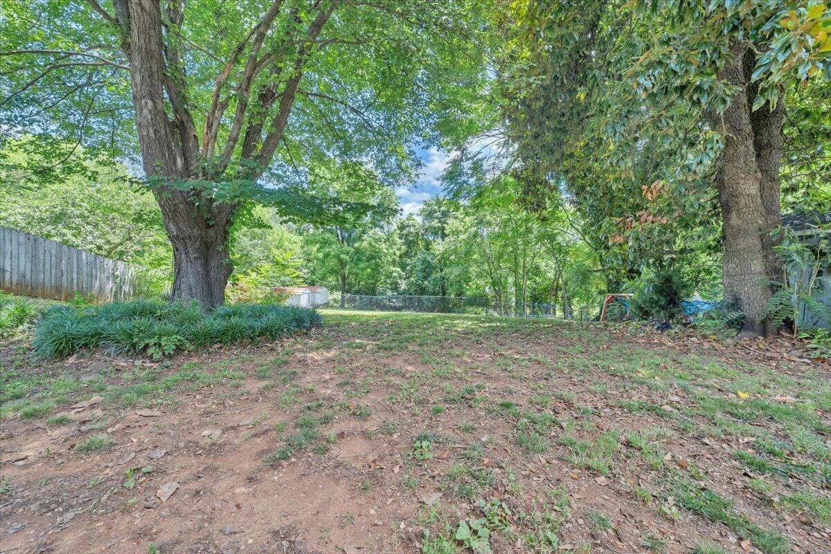 915 Chester AVE - Photo 48