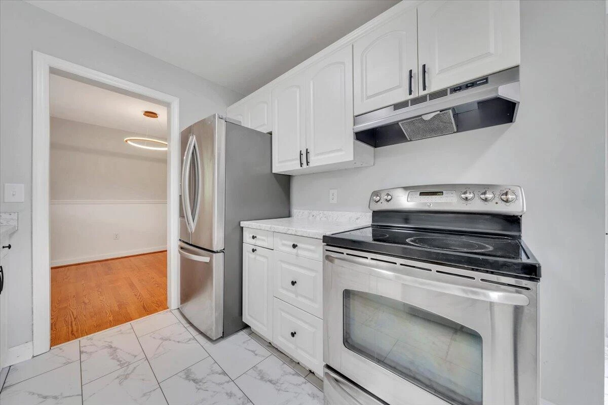 915 Chester AVE - Photo 9