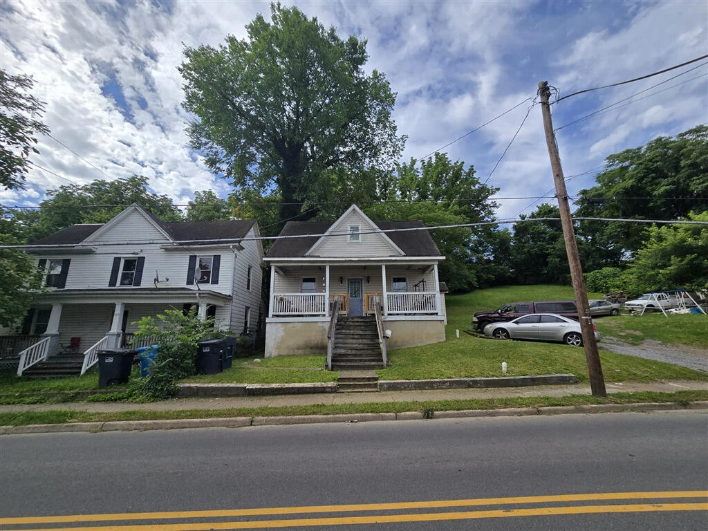 1213 Tazewell AVE
