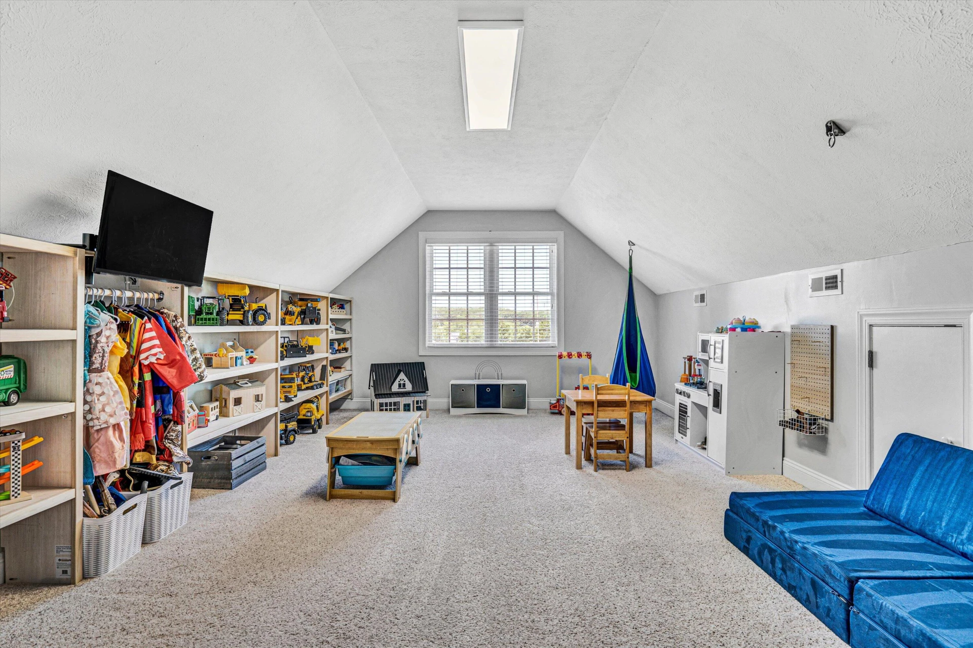 1258 Colby DR - Photo 47