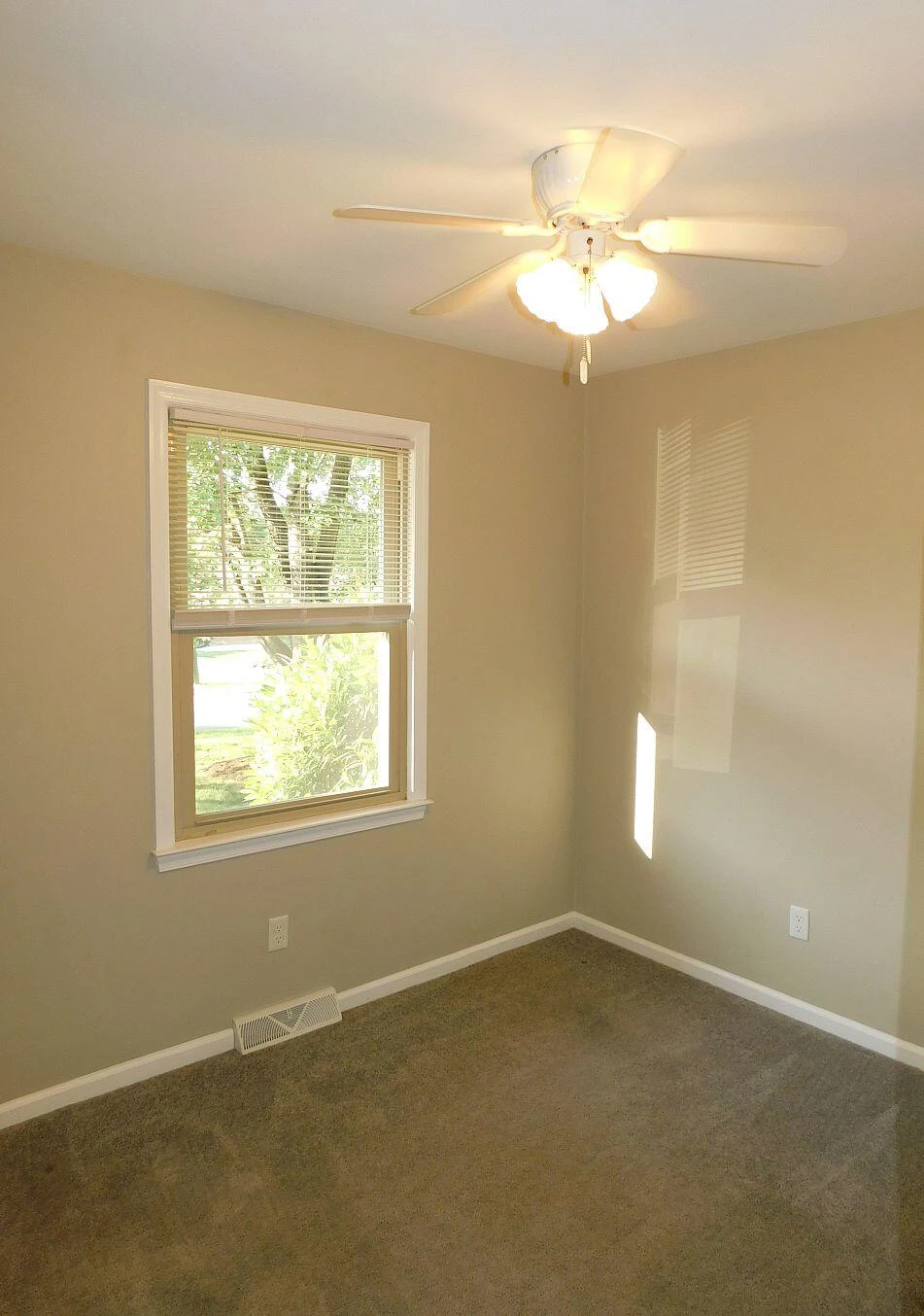 4230 Belford ST - Photo 12