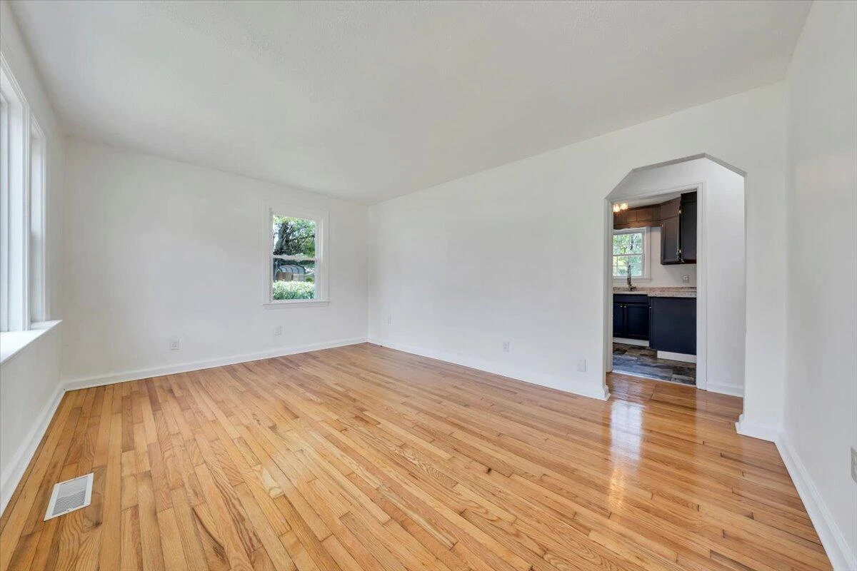 2637 Cornell DR - Photo 2