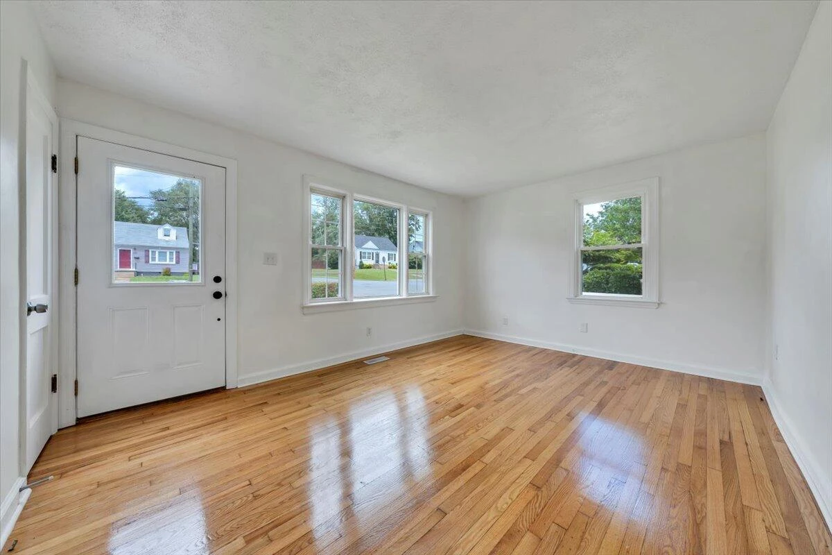 2637 Cornell DR - Photo 3
