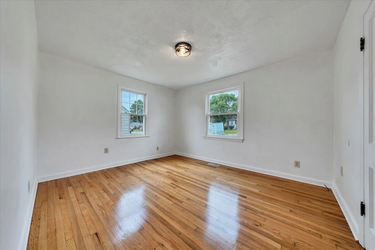 2637 Cornell DR - Photo 4