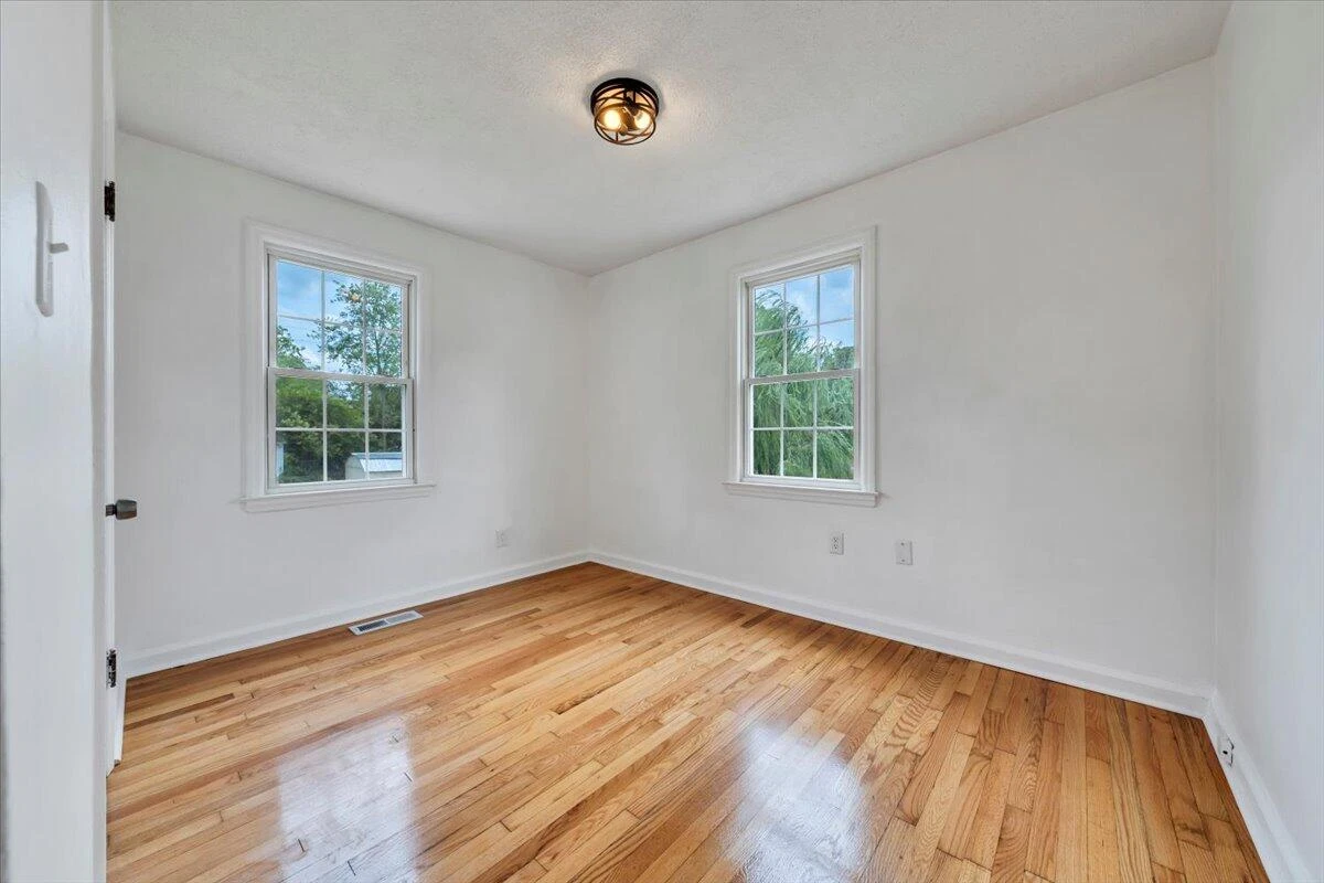 2637 Cornell DR - Photo 5