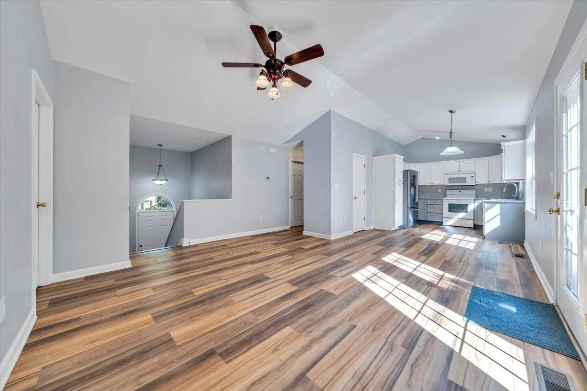 2417 Deerfield CT - Photo 5