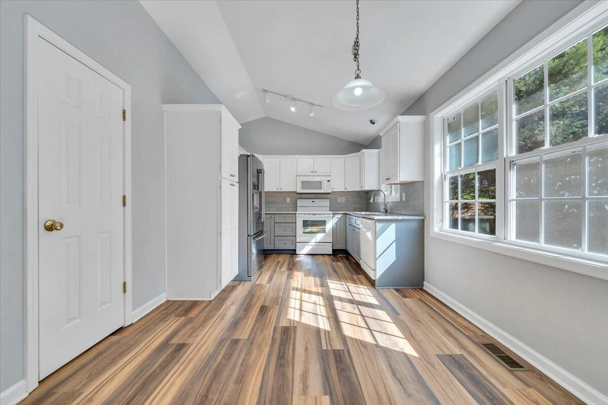 2417 Deerfield CT - Photo 8