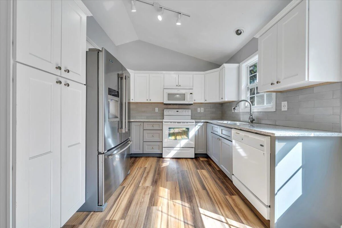 2417 Deerfield CT - Photo 9
