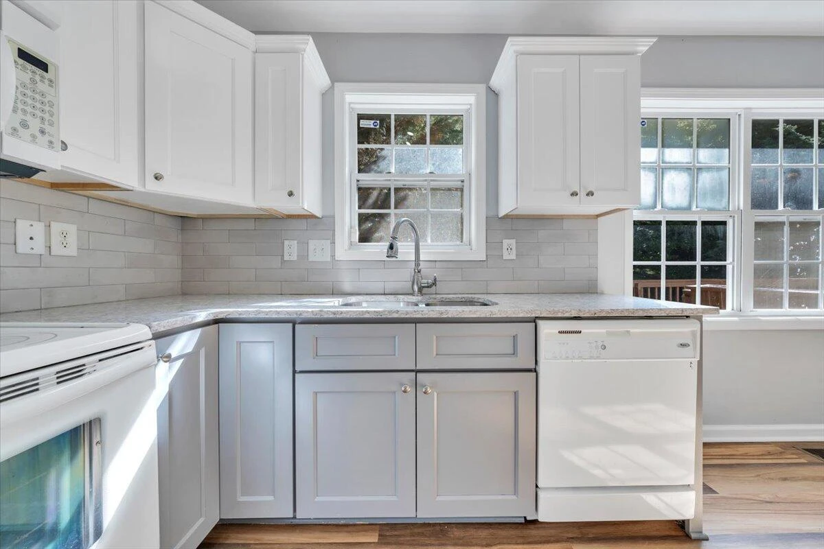 2417 Deerfield CT - Photo 11
