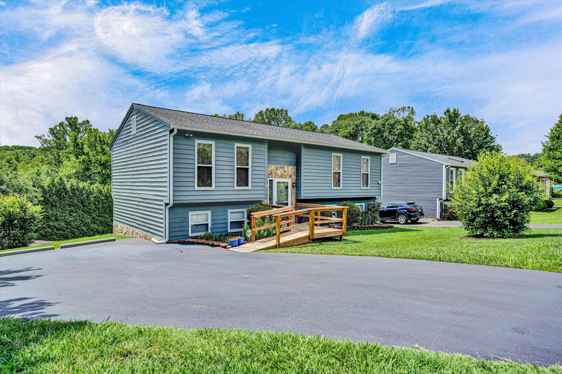 1124 Pedigo LN - Photo 2