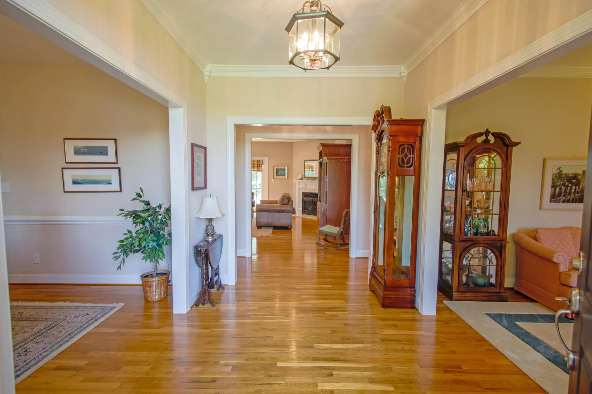 323 Hayfield DR - Photo 3