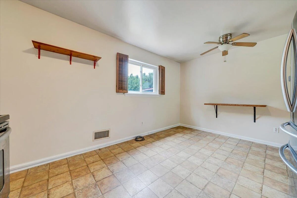 618 GLADIES ST - Photo 12