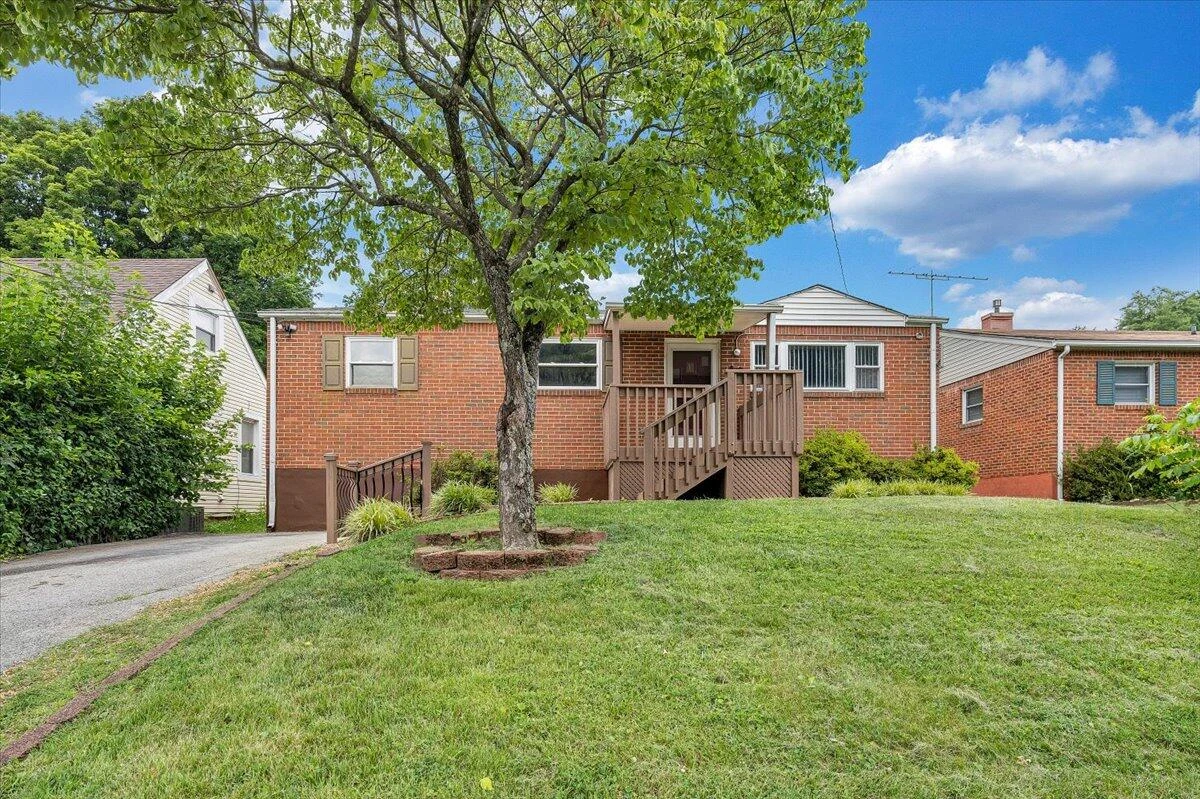 618 GLADIES ST - Photo 2