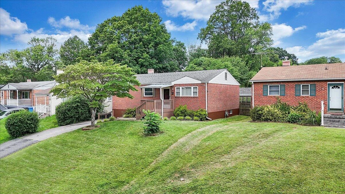 618 GLADIES ST - Photo 32