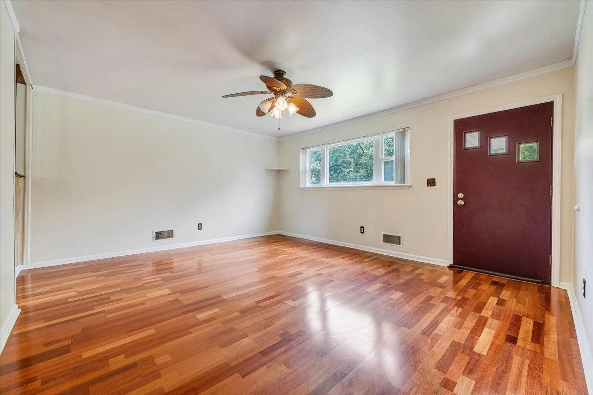 618 GLADIES ST - Photo 4