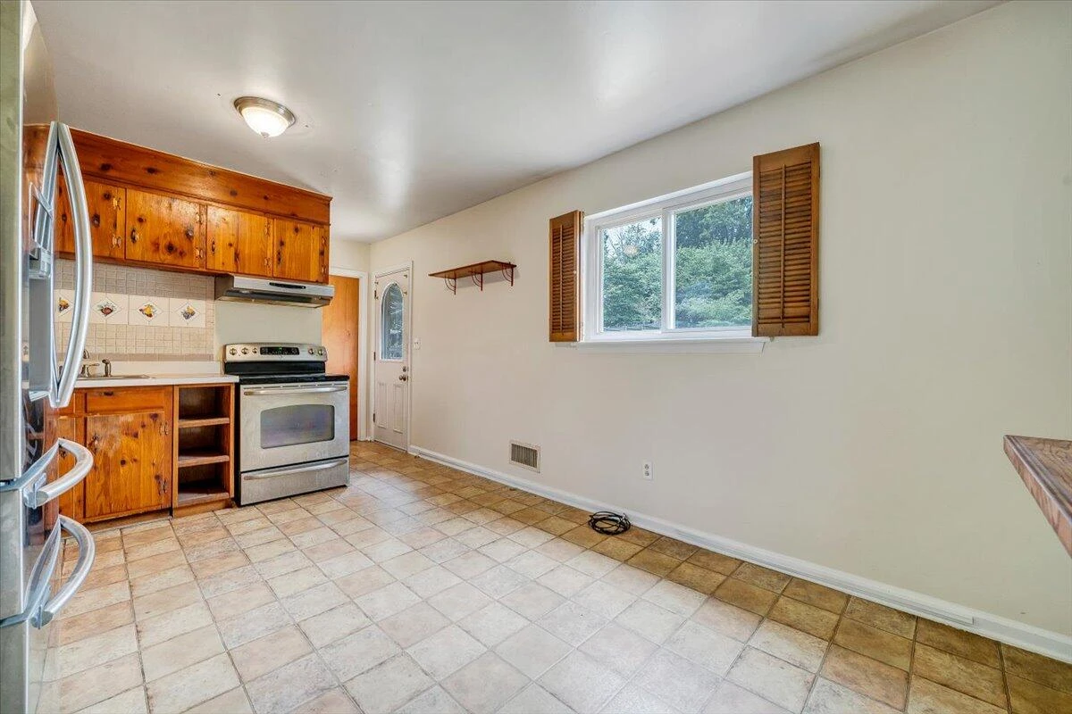 618 GLADIES ST - Photo 7