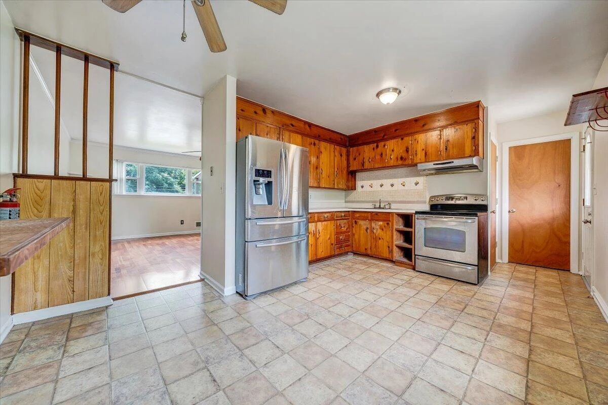 618 GLADIES ST - Photo 8