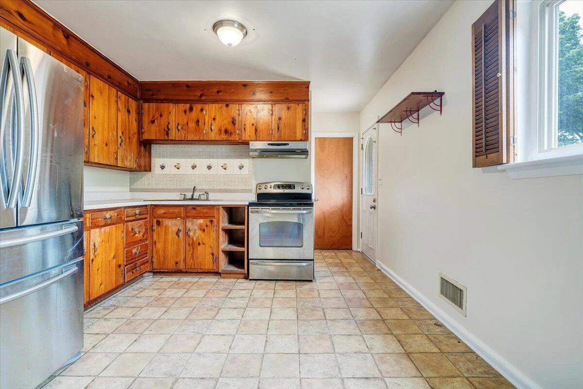 618 GLADIES ST - Photo 9