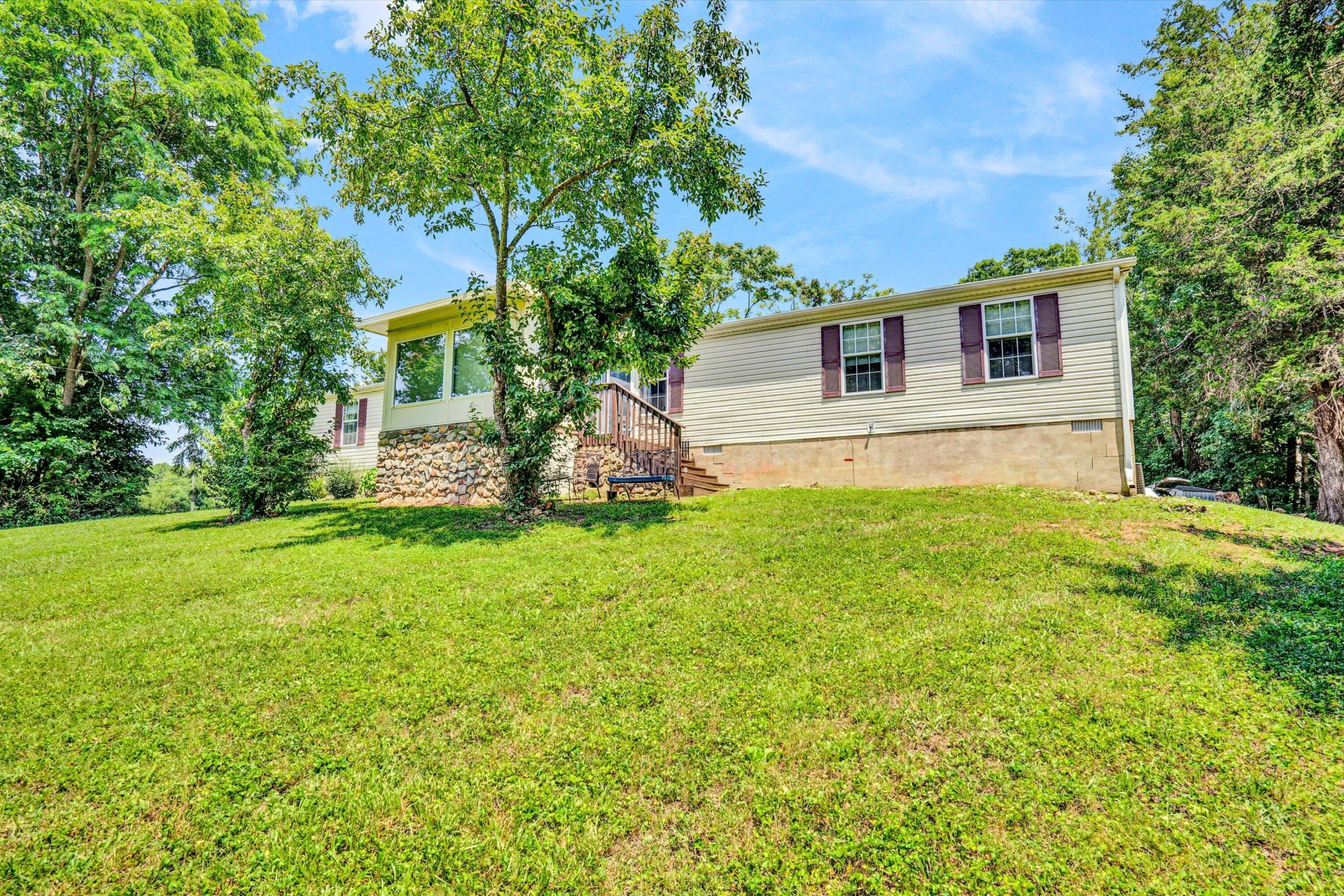 2025 Coles Creek RD - Photo 2