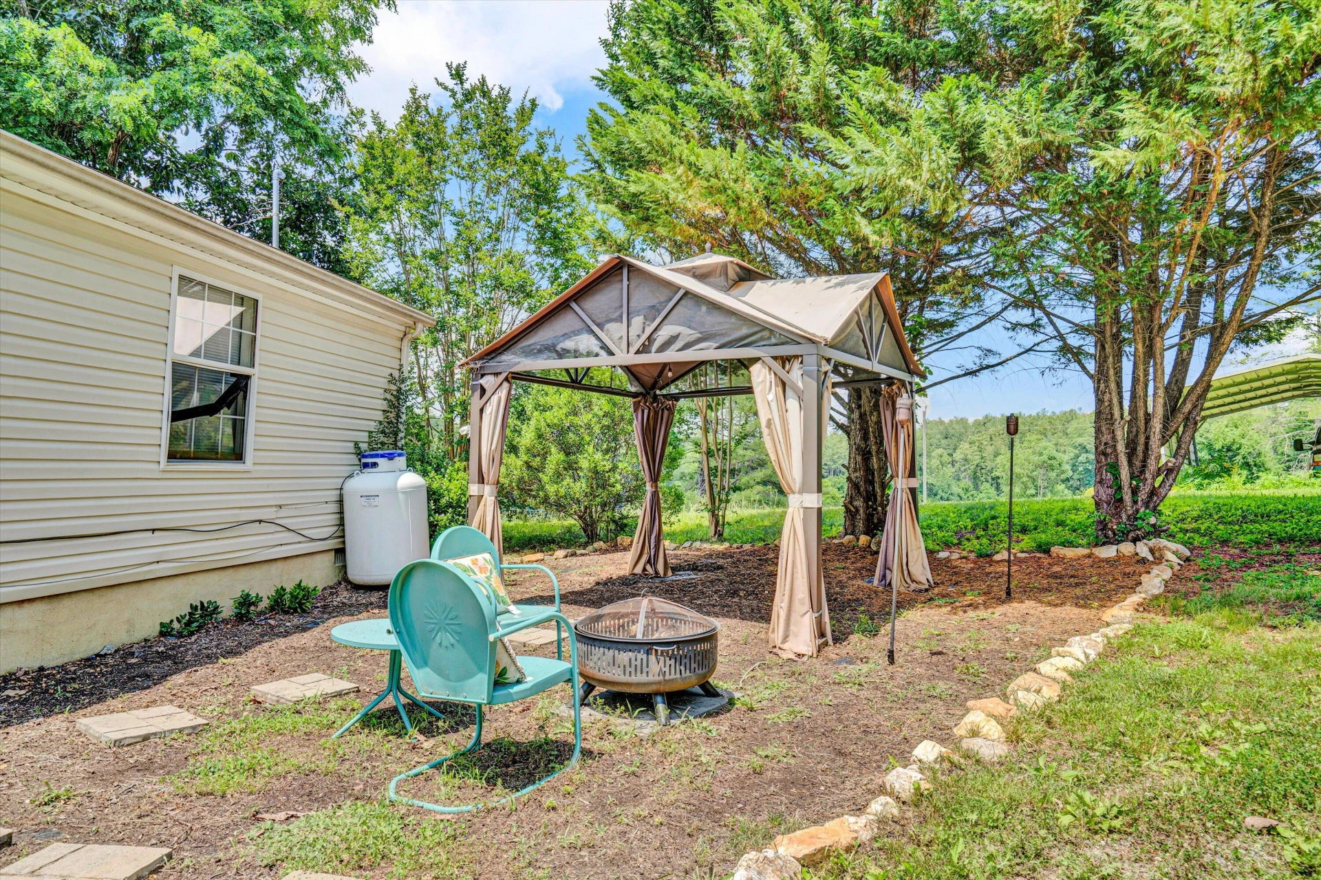2025 Coles Creek RD - Photo 28