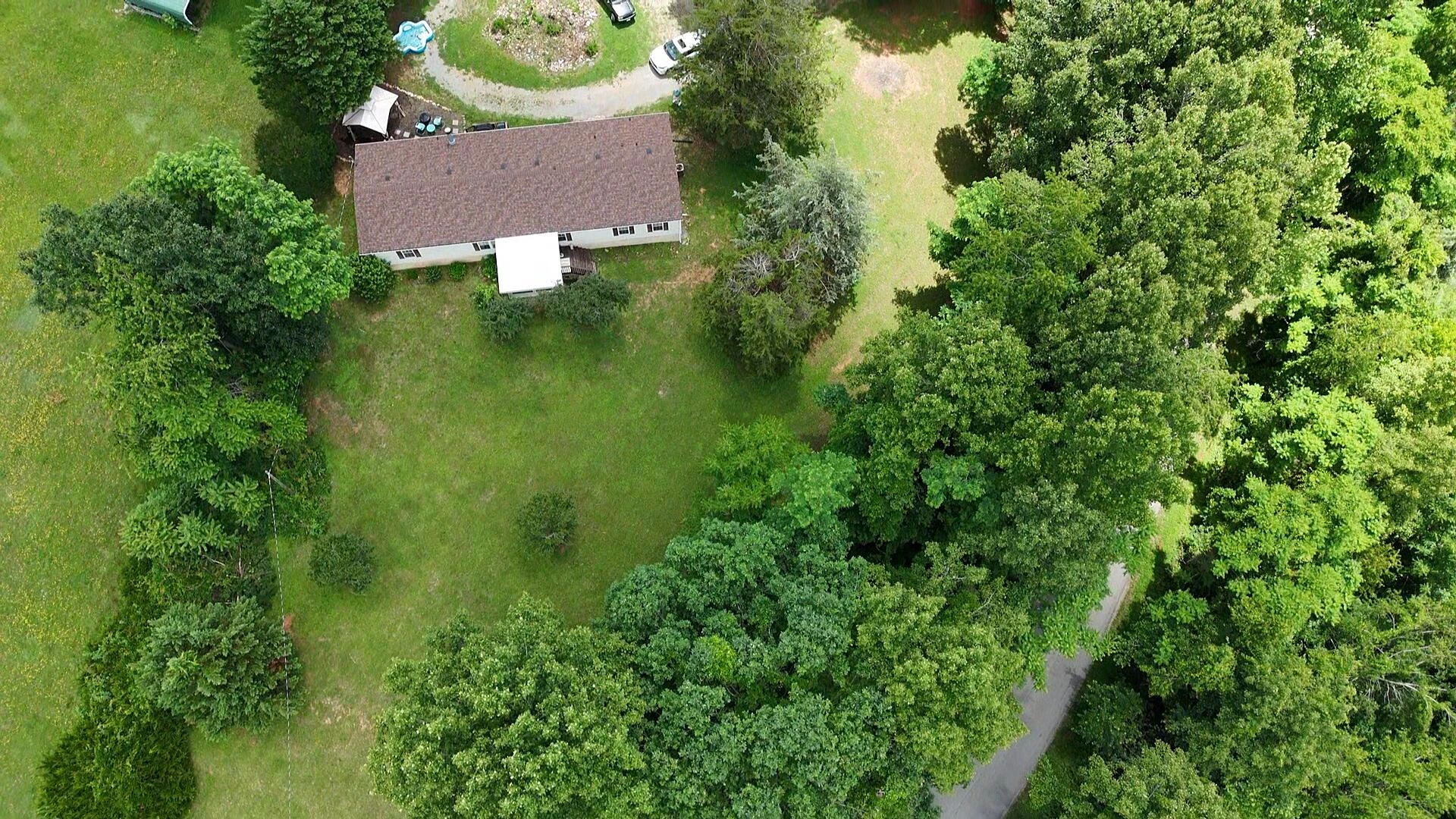 2025 Coles Creek RD - Photo 31