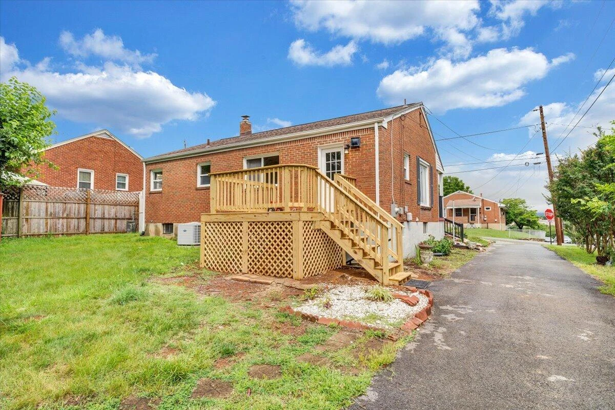 1709 Coveland DR - Photo 19