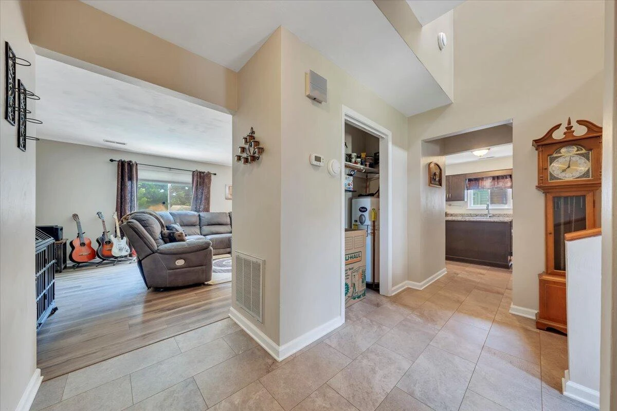 3341 Fort Lewis CIR - Photo 2
