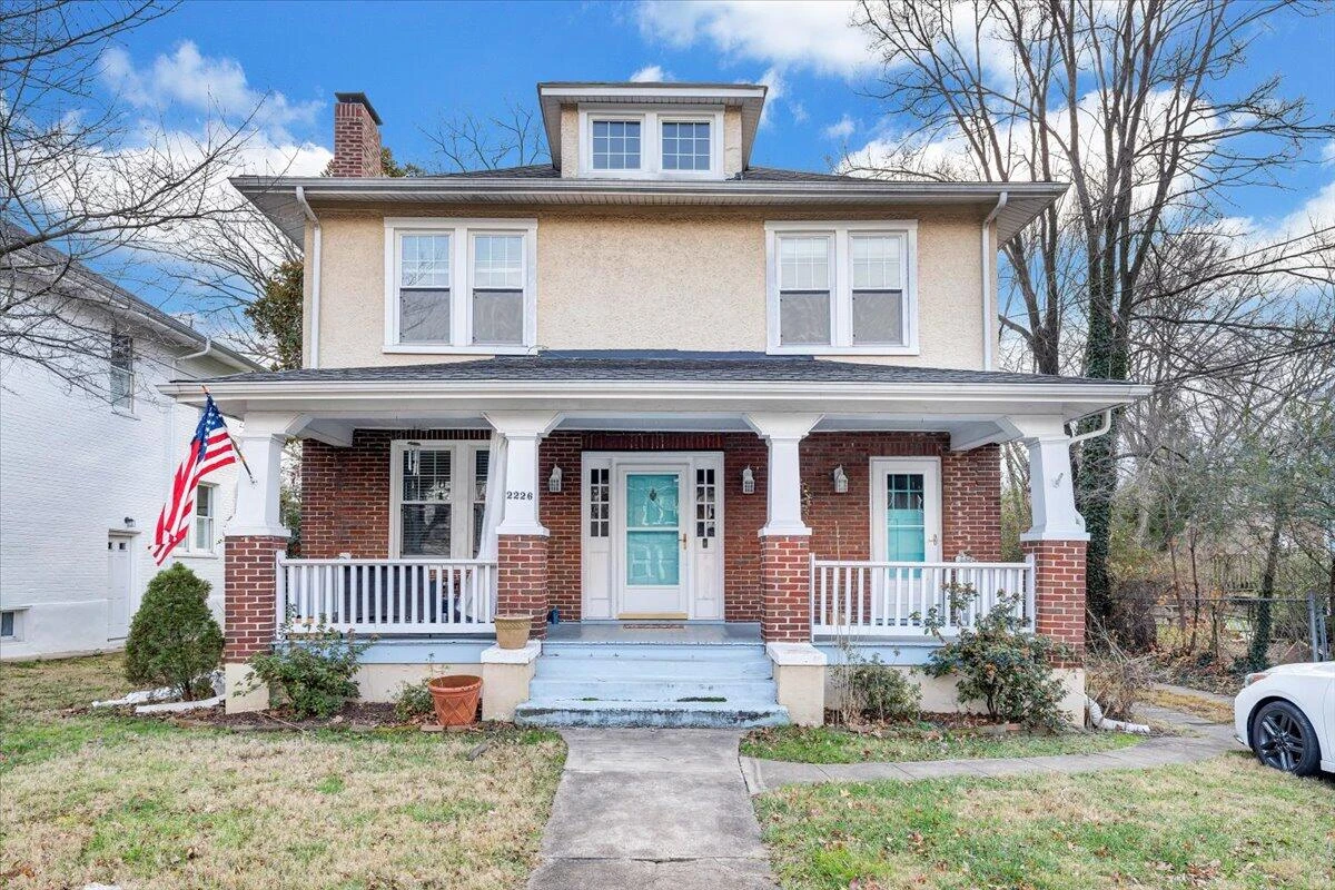 2226 Windsor AVE