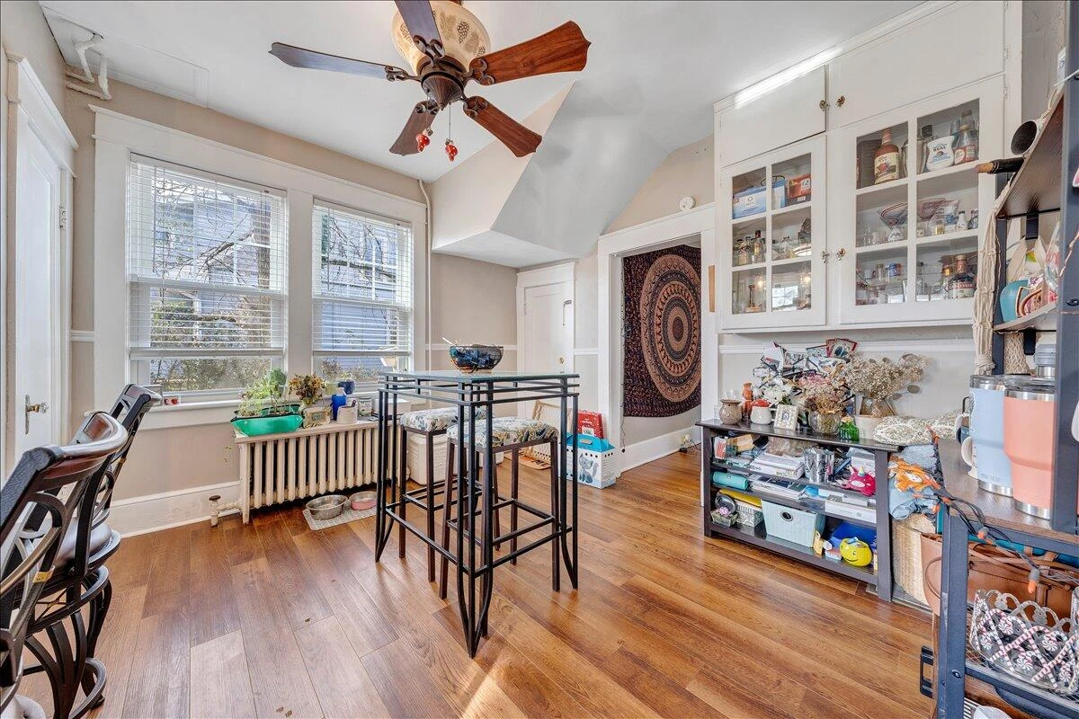 2226 Windsor AVE - Photo 10