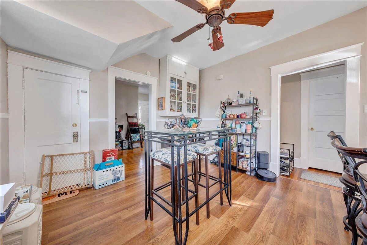 2226 Windsor AVE - Photo 11