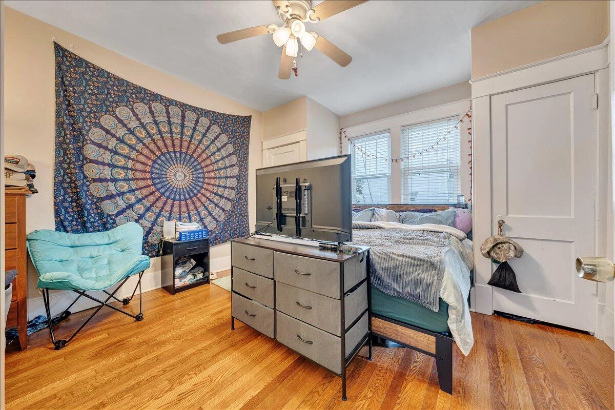 2226 Windsor AVE - Photo 17