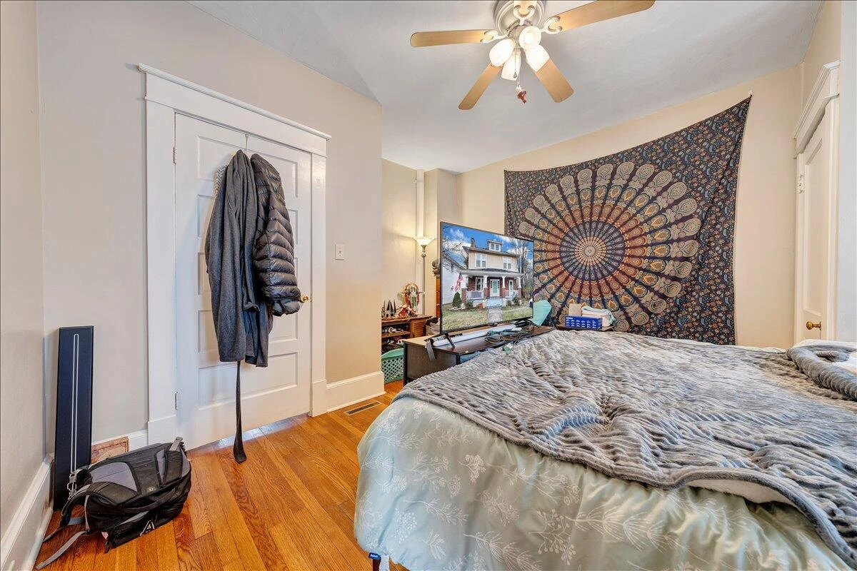 2226 Windsor AVE - Photo 18