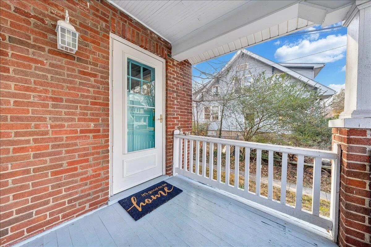 2226 Windsor AVE - Photo 21