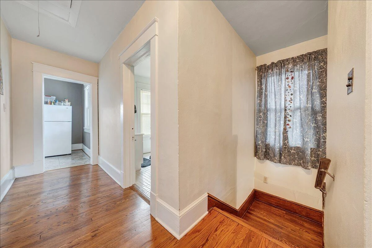 2226 Windsor AVE - Photo 22