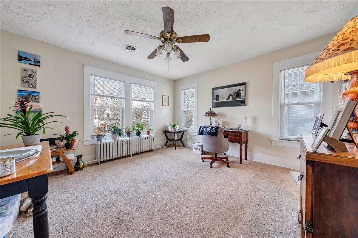2226 Windsor AVE - Photo 26
