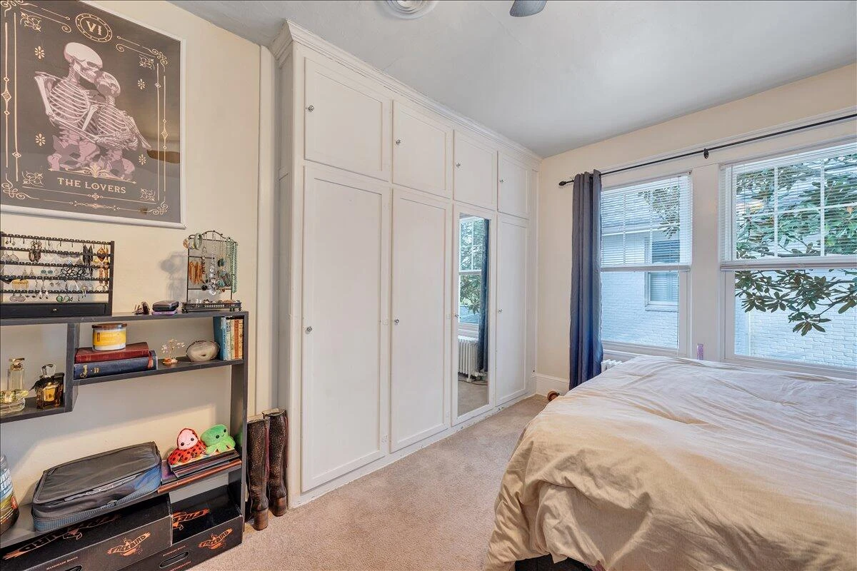 2226 Windsor AVE - Photo 28