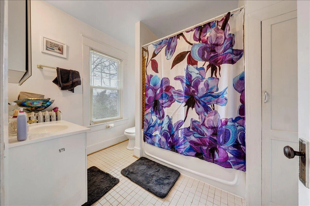 2226 Windsor AVE - Photo 29