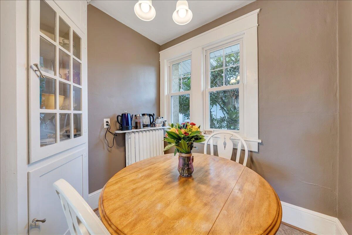 2226 Windsor AVE - Photo 33