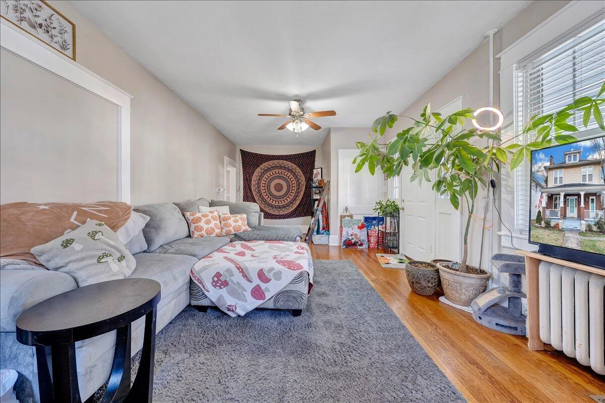 2226 Windsor AVE - Photo 6