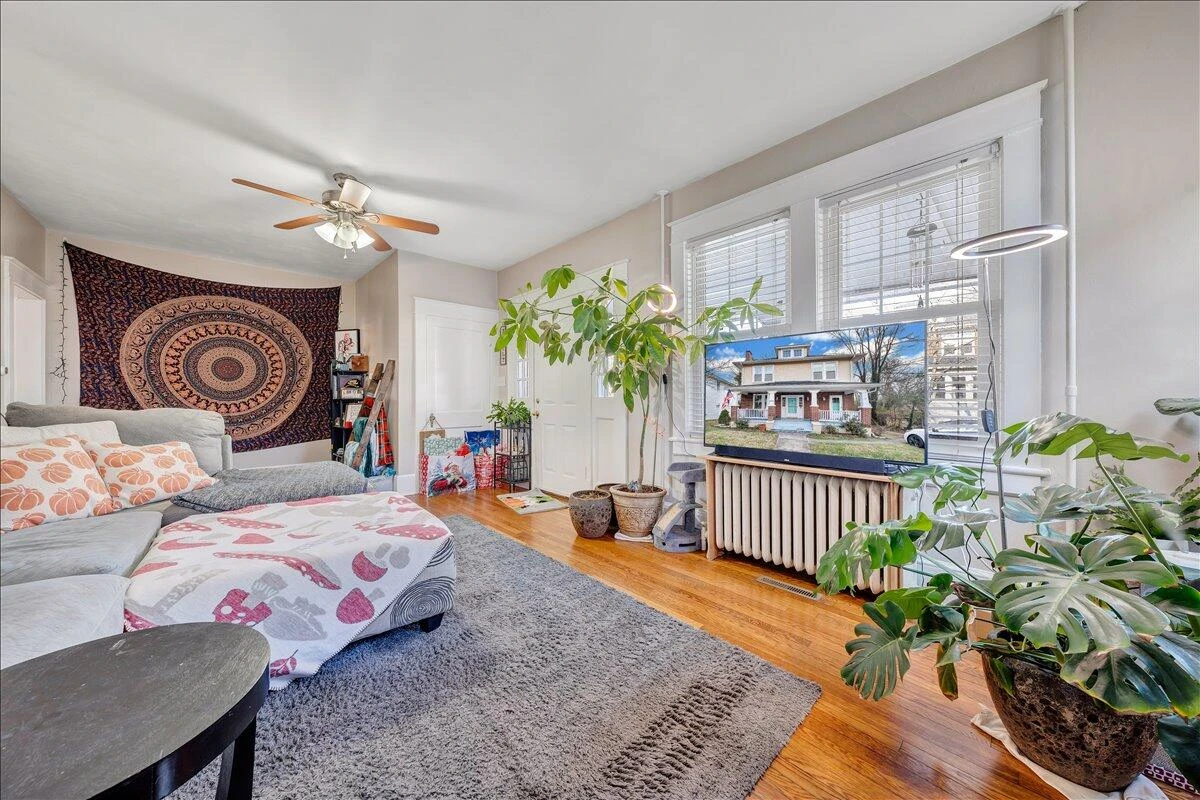 2226 Windsor AVE - Photo 7